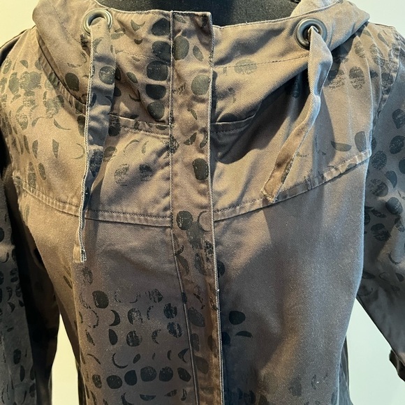 LODEN Khaki Abstract Print Hood Zip Front Jacket 3/4 Sleeve Artsy Layer Canada - Picture 7 of 16